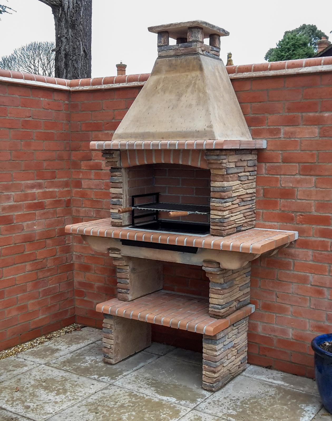 Barbacoa RIVIERA 402 – Piedra reconstituida, chimenea, leña/carbón