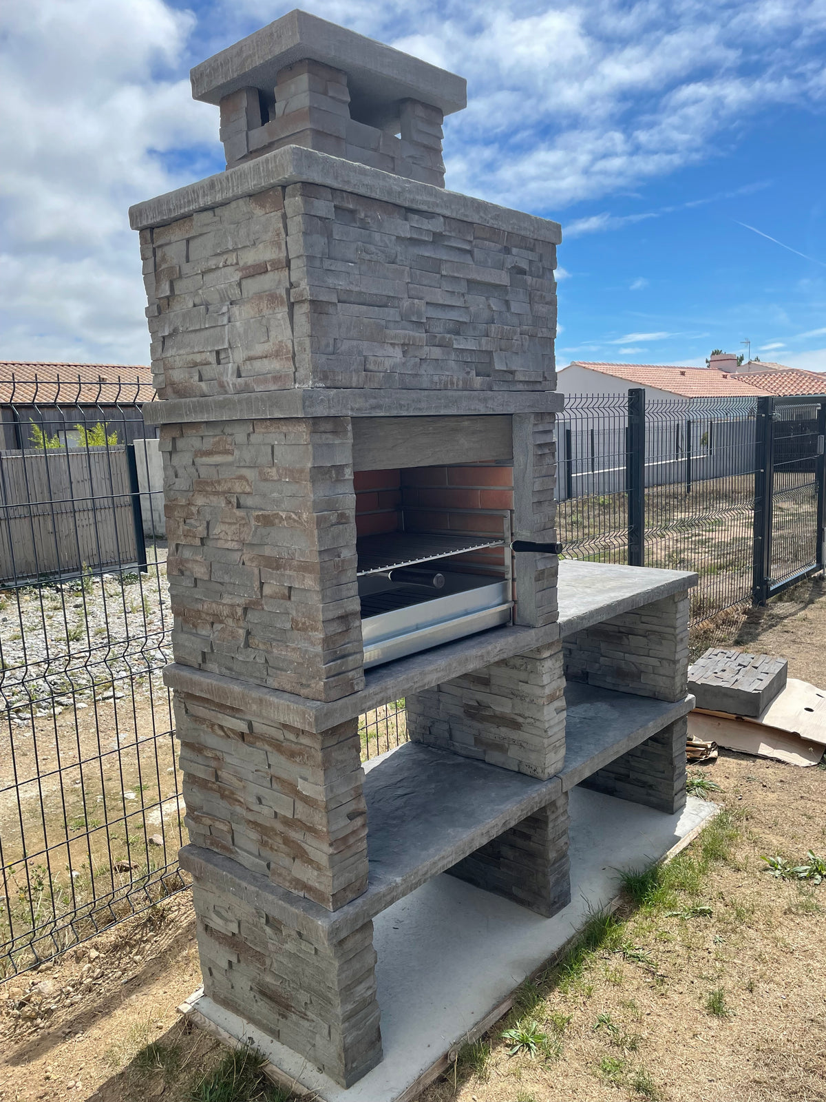 Montara 40 – Barbacoa de piedra artificial imitación pizarra con parrilla de 60 cm y fregadero de acero inoxidable